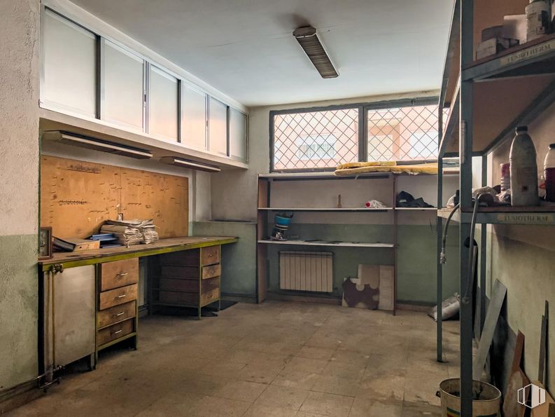 Retail for sale at Zona Sur, Ávila, 05001 with cabinetry, packaged goods, property, countertop, furniture, building, kitchen, kitchen stove, wood and drawer around