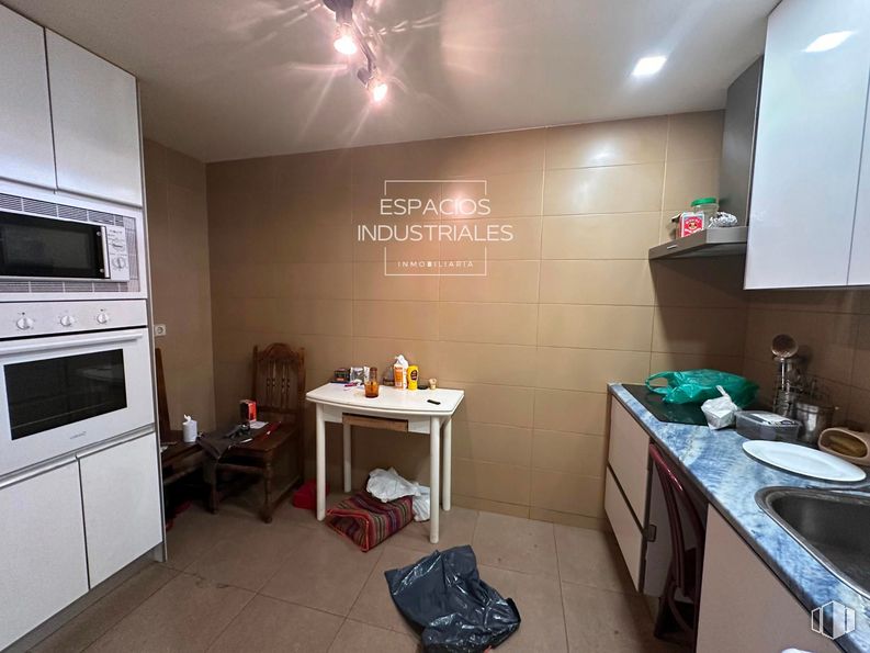 Nave en venta en Calle Moreras, 1, Ciempozuelos, Madrid, 28350 con horno microondas, encimera, fregadero, mesa, electrodoméstico, horno, propiedad, mueble, ebanistería y alumbrado alrededor