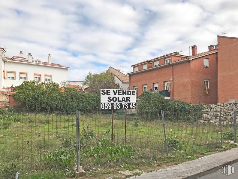 Suelo en venta en Calle Frailes, 4, Colmenar Viejo, Madrid, 28770 con edificio, casa, planta, cielo, nube, ventana, lote de tierra, diseño urbano, ladrillo y hierba alrededor