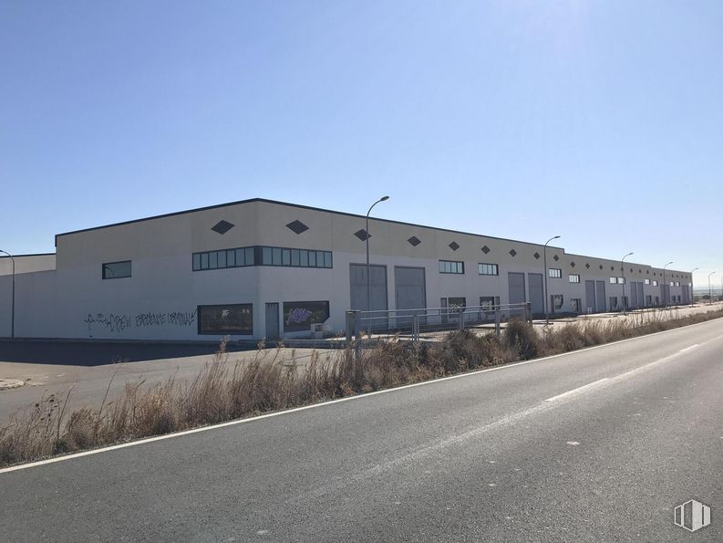 Industrial for sale at Terreno Sector 4, 78, Barcience, Toledo, 45525 with building, sky, plant, window, asphalt, land lot, residential area, landscape, road surface and tar around