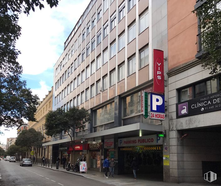 Local en alquiler en Calle Fuencarral, 101, Centro, Madrid, 28004 con edificio, ventana, nube, propiedad, cielo, árbol, bloque de pisos, vecindario, diseño urbano y condominio alrededor