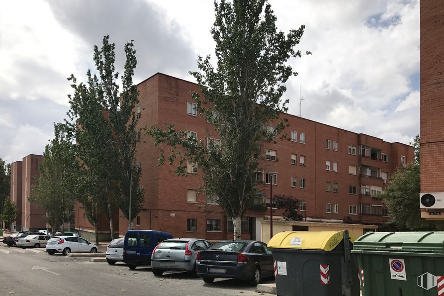 Local en venta en Paseo Sol, 4, Meco, Madrid, 28880 con coche, edificio, contenedor de basura, nube, cielo, propiedad, vehículo, rueda, planta y contención de residuos alrededor