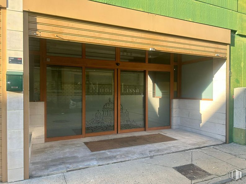 Retail for sale at Calle Torrelaguna, 89, Fuente el Saz de Jarama, Madrid, 28140 with door, fixture, shade, wood, composite material, facade, real estate, tints and shades, glass and home door around