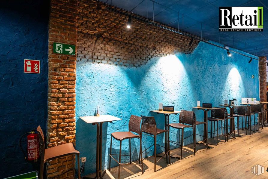 Local en alquiler y venta en Calle Hilarión Eslava, 44, Chamberí, Madrid, 28015 con silla, mesa, mueble, restaurante, ladrillo, albañilería, tinte para madera, bar y pub alrededor