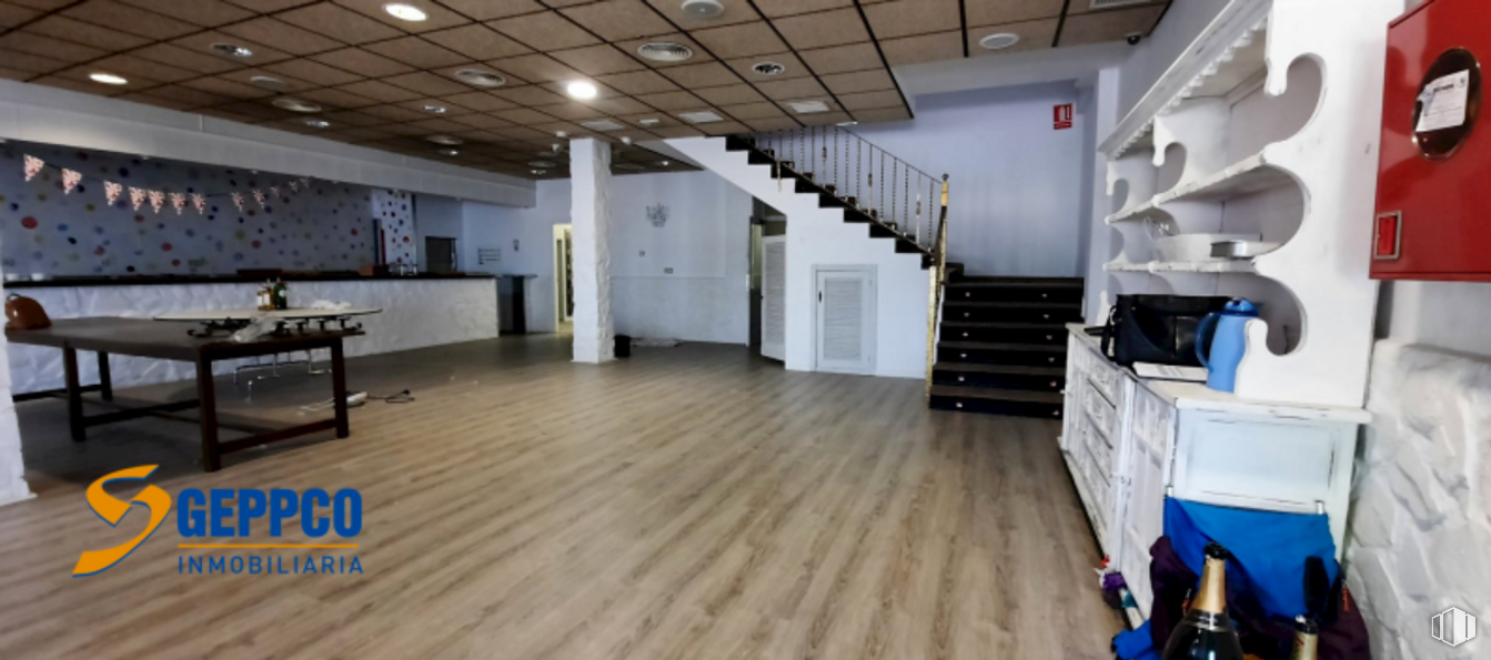 Industrial for sale at Plaza Industrial Carretera Borox Calle D, Esquivias, Toledo, 45221 with table, wood, building, architecture, hall, flooring, floor, laminate flooring, hardwood and event around