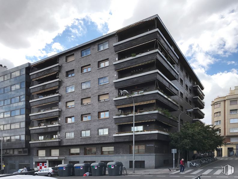 Local en venta en Calle Modesto Lafuente, 59, Chamberí, Madrid, 28003 con edificio, nube, cielo, propiedad, ventana, diseño urbano, bloque de pisos, condominio, luz de la calle y edificio comercial alrededor