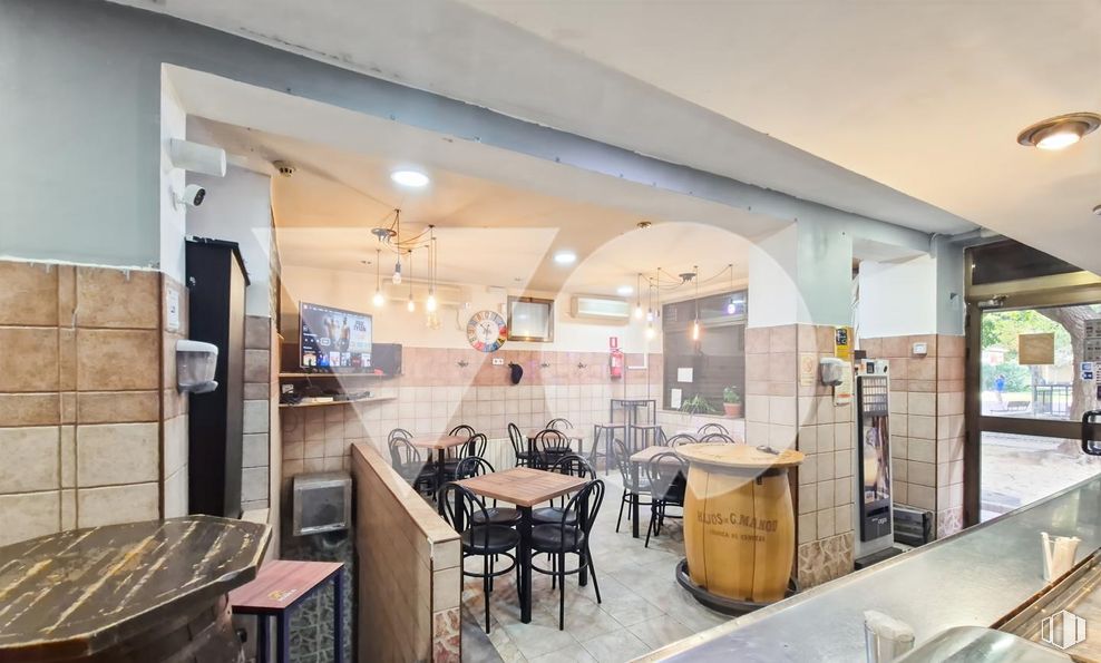 Retail for sale at Plaza Corcubión, Fuencarral - El Pardo, Madrid, 28029 with chair, lighting, light fixture, kitchen & dining room table, table, ceiling, flooring, restaurant, interior design and cafeteria around