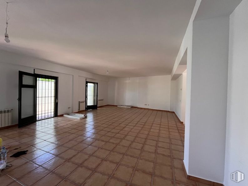 Local en alquiler en Calle Bispo, Villaviciosa de Odón, Madrid, 28670 con suelo, suelos, madera, techo, interiorismo, suelo de baldosas, hall, puerta, habitación y apartamento alrededor