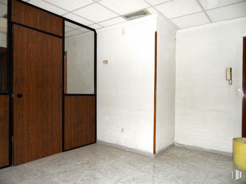 Oficina en alquiler en Calle Madrid, Getafe, Madrid, 28901 con madera, amarillo, edificio, suelos, suelo, exterior del automóvil, accesorio, hall, casa y sombra alrededor