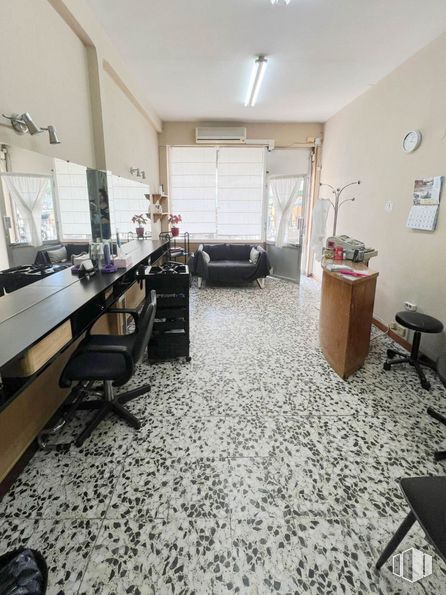 Local en venta en Calle Cóndor, Getafe, Madrid, 28904 con silla, sofá, planta de interior, mesa, edificio, suelo, suelos, madera, accesorio y madera dura alrededor