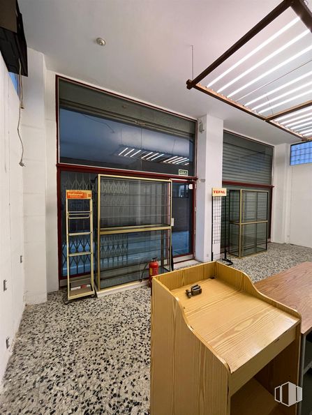 Local en alquiler en Zona Antonio Machado, Moncloa - Aravaca, Madrid, 28035 con puerta, propiedad, ebanistería, alumbrado, madera, interiorismo, hall, suelo, suelos y accesorio alrededor