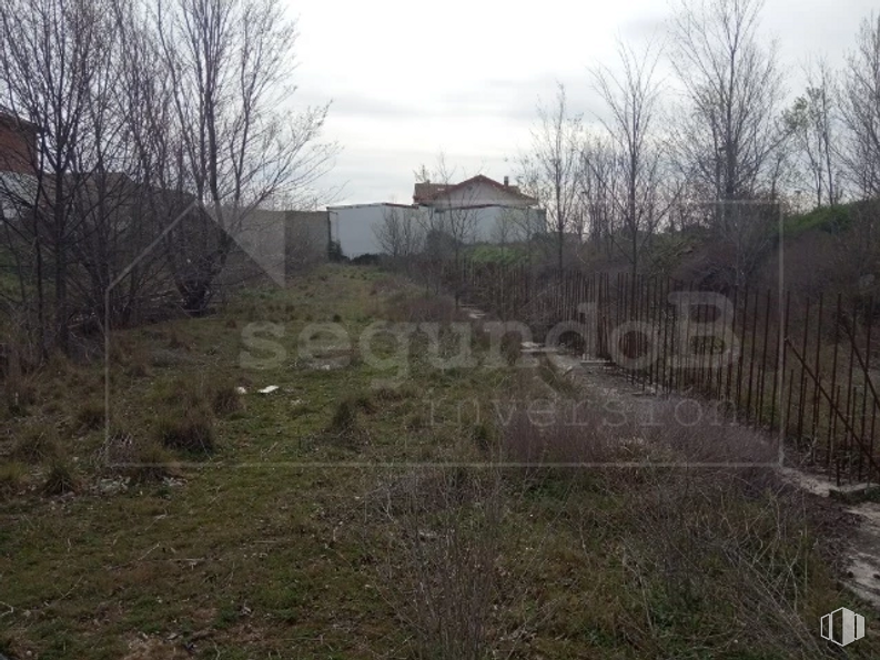 Land for sale at Calle Cruz Caídos, 12, Lozoyuela-Navas-Sieteiglesias, Madrid, 28752 with house, plant, cloud, sky, natural landscape, land lot, tree, building, grass and landscape around