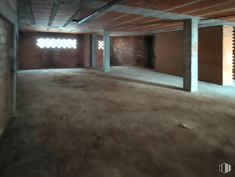 Retail for sale at Calle Carreteros, 9, Loeches, Madrid, 28890 with wood, hall, floor, flooring, building, fixture, ceiling, house, hardwood and building material around