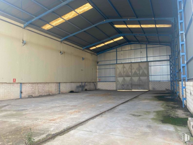 Industrial for sale & for rent at Zona industrial, Camarma de Esteruelas, Madrid, 28816 with floor, composite material, metal, concrete, building material, daylighting, garage, shed and warehouse around