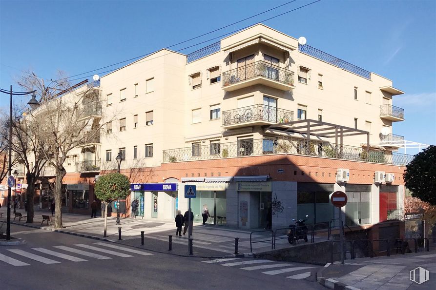 Local en alquiler en Avenida Ejército, Arganda del Rey, Madrid, 28500 con edificio, cielo, propiedad, ventana, árbol, arquitectura, diseño urbano, planta, zona residencial y barrio alrededor