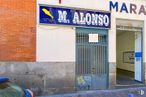 Retail for rent at Calle Bravo Murillo, 122, Tetuán, Madrid, 28020 with door, blue, neighbourhood, house, font, wall, line, facade, gas and paint around