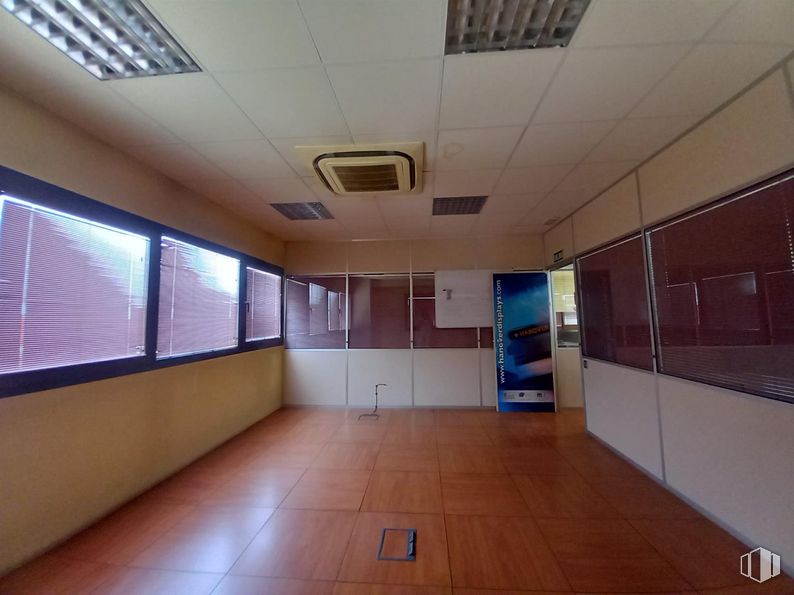 Nave en venta en Zona Navegando, Coslada, Madrid, 28820 con lámpara, ventana, alumbrado, edificio, puerta, accesorio, casa, hall, suelo y suelos alrededor