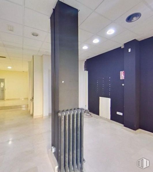 Local en alquiler en Zona Chamberí, Chamberí, Madrid, 28010 con electrodoméstico, edificio, madera, accesorio, suelo, pasillo, diseño de interiores, piso, suelo de baldosas y pared alrededor