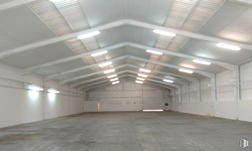 Industrial for rent at Carretera Toledo, 37, Getafe, Madrid, 28905 with floor, flooring, ceiling, warehouse, hall, concrete, building material, daylighting, shade and design around