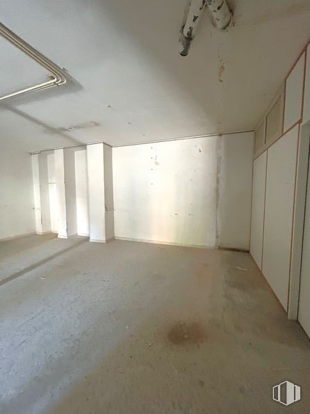 Retail for rent at Zona Centro, Azuqueca de Henares, Guadalajara, 19200 with fixture, flooring, floor, wood, hall, composite material, ceiling, concrete, space and plaster around