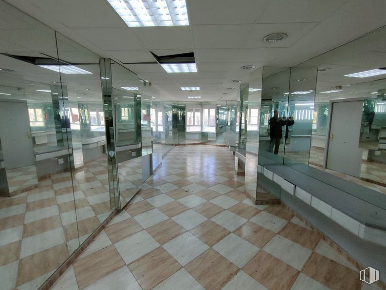 Office for sale & for rent at Zona centro, Getafe, Madrid, 28901 with window, fixture, architecture, interior design, floor, flooring, building, door, glass and ceiling around