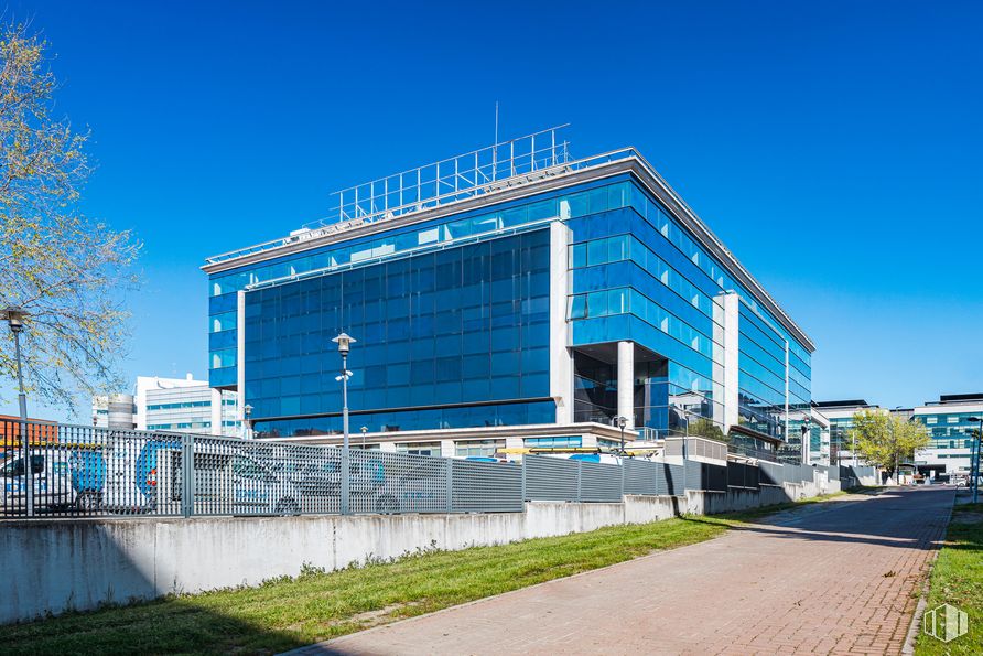 Oficina en alquiler en Edificio Cedro, Calle Anabel Segura, 14, Alcobendas, Madrid, 28109 con edificio, cielo, planta, diseño urbano, ciudad, árbol, sobresaliente, fachada, puente y estadio alrededor