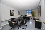 Office for sale at Zona Estrella, Retiro, Madrid, 28007 with chair, table, picture frame, furniture, plant, building, houseplant, interior design, flooring and floor around