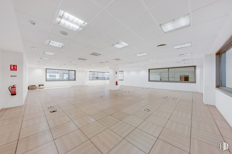 Office for rent at Edificio Alcor Plaza, Avenida Europa, 2, Alcorcón, Madrid, 28922 with window, lighting, flooring, hall, floor, art, fixture, glass, space and building around