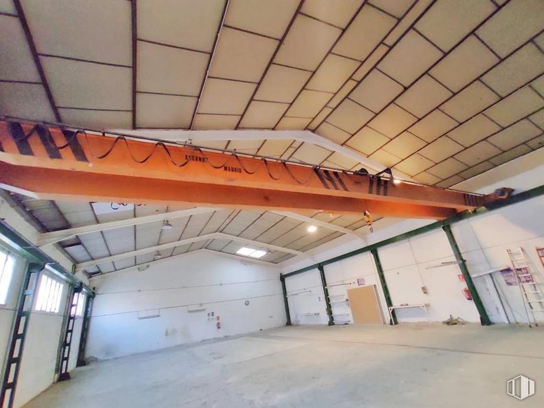 Industrial for sale at Polígono industrial, Arganda del Rey, Madrid, 28500 with ceiling, wood, lighting, floor, beam, metal, hall, light fixture, building material and hardwood around