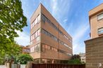 Office for rent at Calle Bueso Pineda, 7, Ciudad Lineal, Madrid, 28043 with building, window, plant, sky, cloud, fixture, tree, urban design, brick, neighbourhood and residential area around