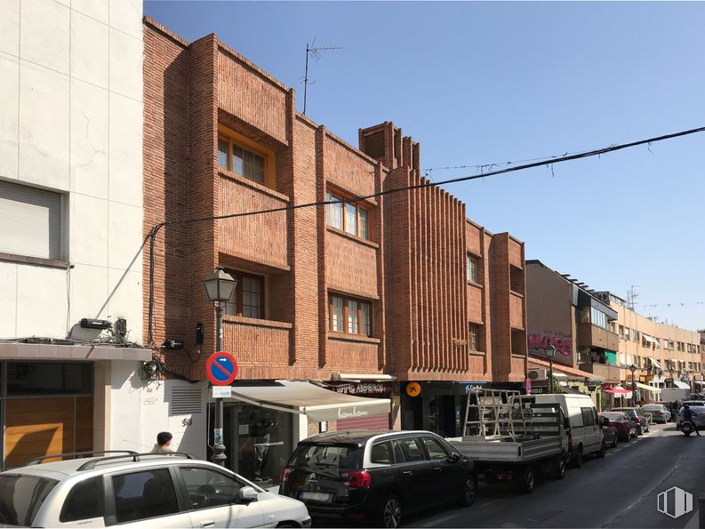 Local en venta en Avenida de la Osa Mayor, 58, Moncloa - Aravaca, Madrid, 28023 con coche, ventana, edificio, rueda, cielo, neumático, propiedad, vehículo, arquitectura y diseño urbano alrededor