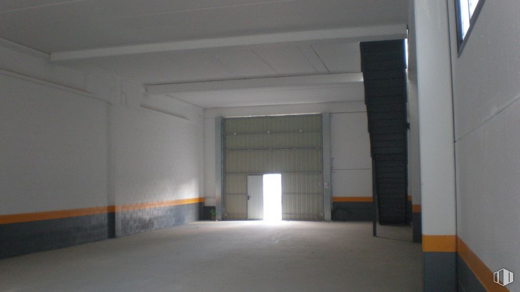 Nave en venta en Polígono Industrial La Carrasquilla, Ciempozuelos, Madrid, 28350 con edificio, accesorio, piso, suelo, pasillo, madera, techo, casa, hormigón y ciudad alrededor