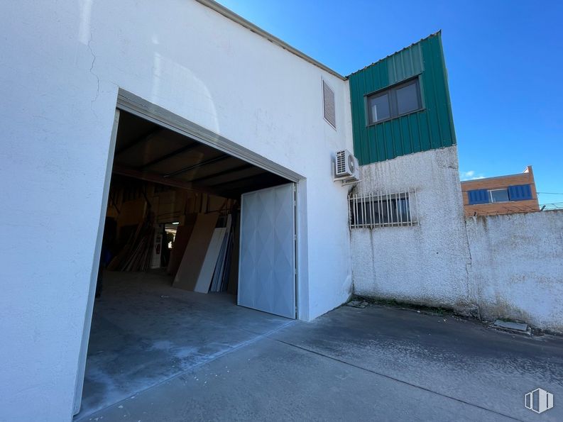 Nave en venta en Calle Anastasio Nieto, Collado Villalba, Madrid, 28400 con ventana, cielo, accesorio, material compuesto, edificio, fachada, tintes y matices, asfalto, hormigón y sombra alrededor