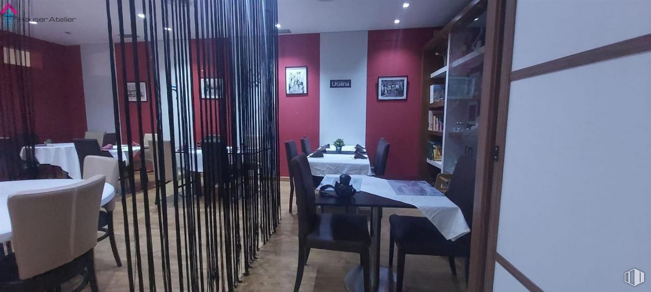 Local en alquiler en Zona Centro, Arganda del Rey, Madrid, 28500 con mesa de cocina y comedor, silla, mesa, mueble, propiedad, edificio, marco, madera, interiorismo y arquitectura alrededor