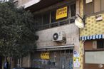 Retail for rent at Calle Méjico, 15, Salamanca, Madrid, 28028 with car, window, building, wheel, automotive parking light, tire, land vehicle, vehicle, property and automotive lighting around