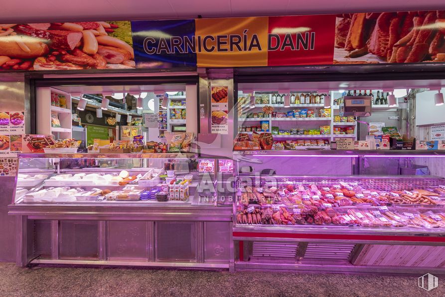 Retail for sale at Galerías Juan de Austria, Alcalá de Henares, Madrid, 28804 with food, selling, retail, whole food, market, natural foods, trade, convenience food, building and marketplace around