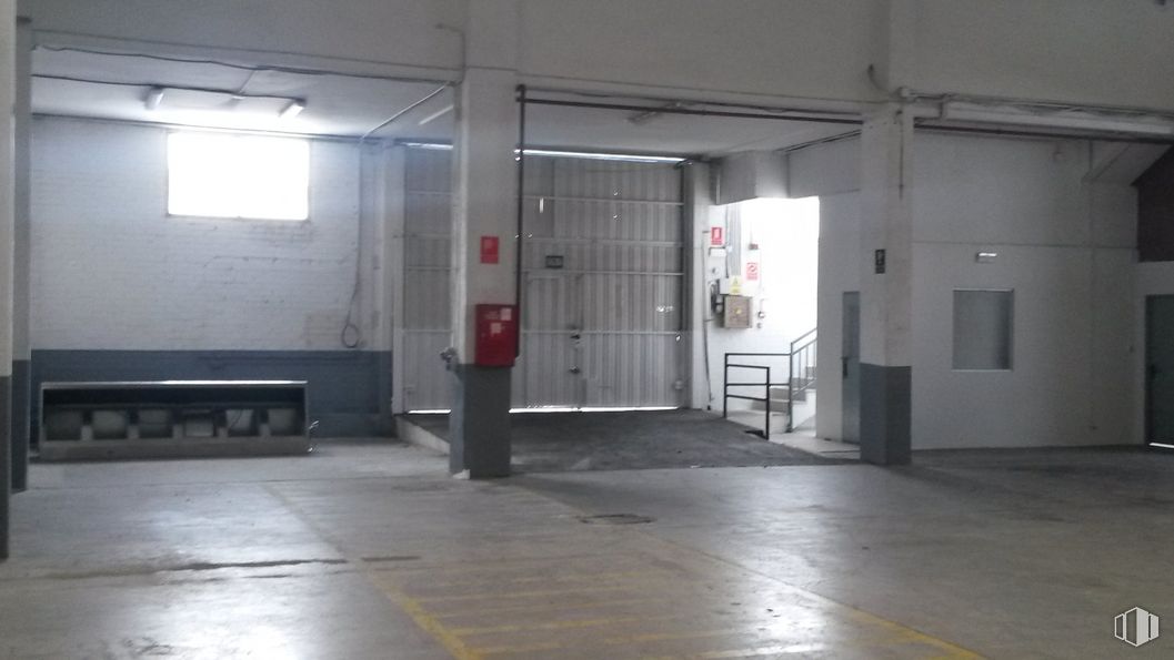 Industrial for rent at Camino Hormigueras, Villa de Vallecas, Madrid, 28031 with door, fixture, building, flooring, floor, gas, hall, ceiling, concrete and fire extinguisher around