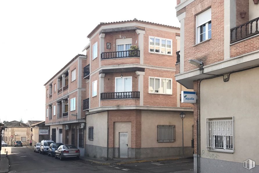 Retail for rent at Calle Carmen, 1, Sonseca, Toledo, 45100 with window, building, car, property, sky, vehicle, architecture, fixture, urban design and house around