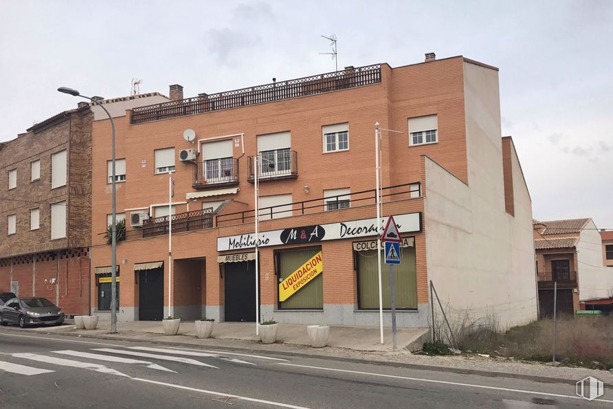 Retail for sale & for rent at Calle Real, 51, Camarena, Toledo, 45180 with building, window, car, sky, plant, street light, cloud, urban design, asphalt and wall around