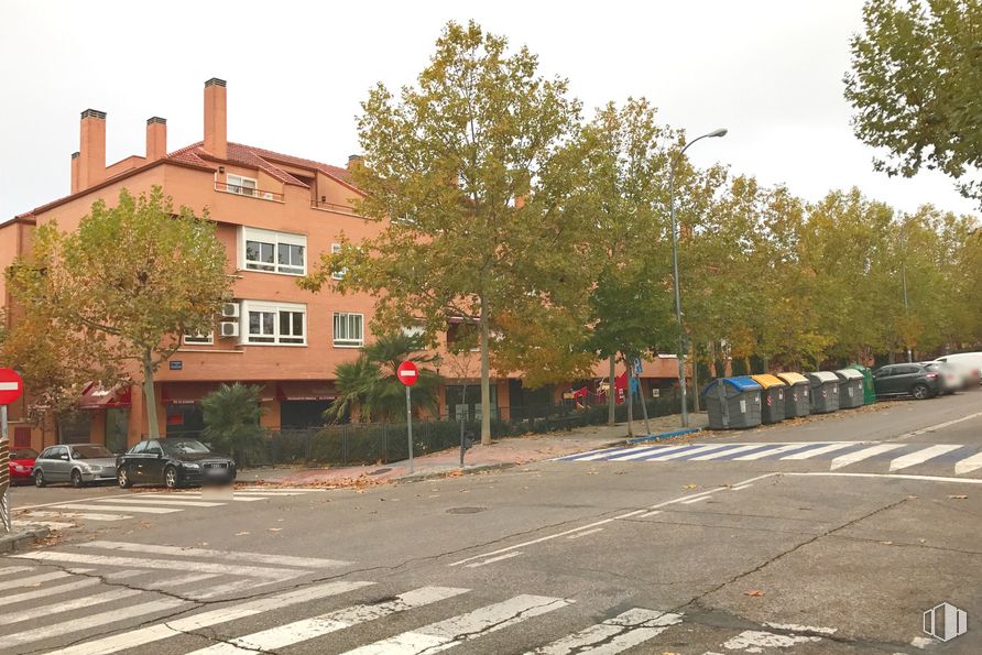 Local en venta en Avenida Circunvalación, 204, Daganzo de Arriba, Madrid, 28814 con edificio, coche, planta, cielo, ventana, rueda, hoja, árbol, superficie de carretera y asfalto alrededor