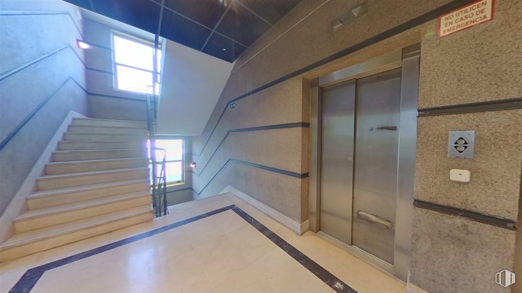 Office for sale at Avenida Democracia, Puente de Vallecas, Madrid, 28031 with window, door, fixture, wood, hall, floor, flooring, stairs, ceiling and glass around