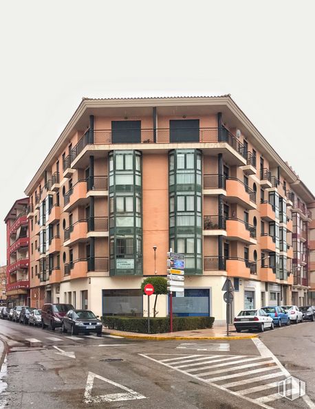 Retail for sale & for rent at Calle Cirilo Montero, 3, Torrijos, Toledo, 45500 with building, sky, window, car, wheel, vehicle, infrastructure, street light, tower block and urban design around