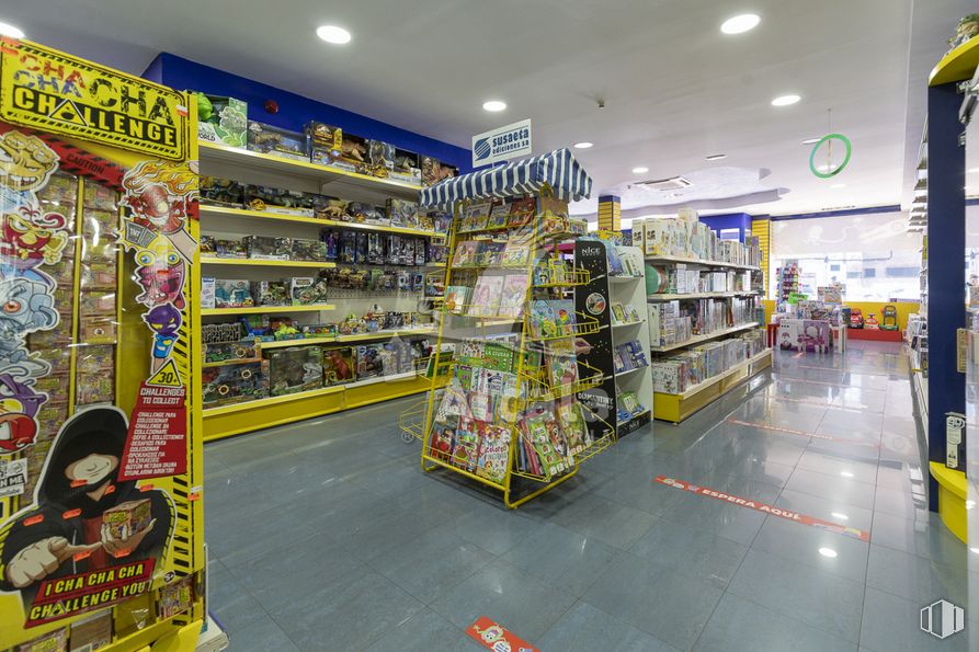 Retail for sale at Zona Centro, Alcalá de Henares, Madrid, 28805 with shelf, product, building, shelving, customer, retail, convenience store, publication, trade and service around