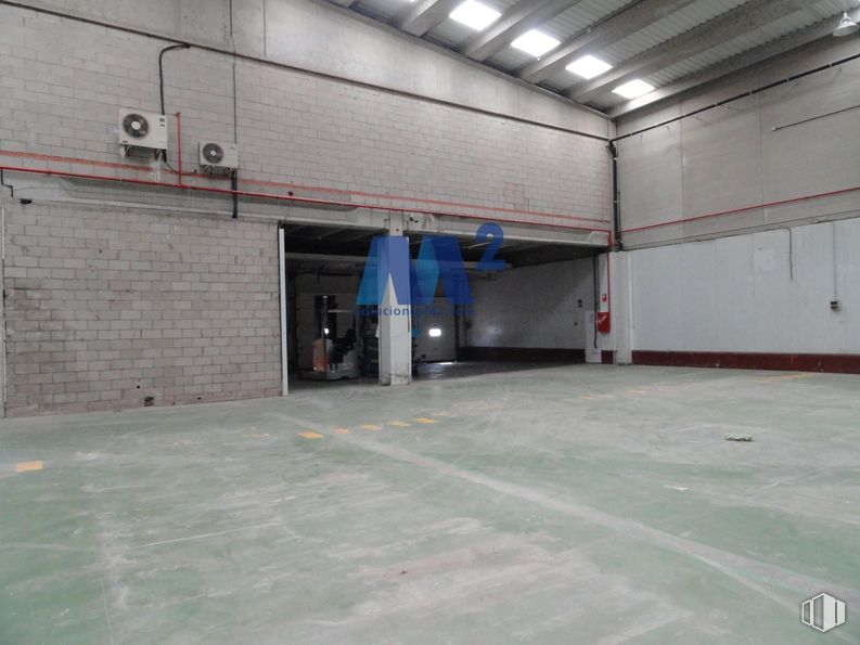 Industrial for rent at Polígono industrial empresarial Andalucía, Pinto, Madrid, 28320 with asphalt, floor, flooring, gas, composite material, parking, concrete, ceiling, hall and parking lot around