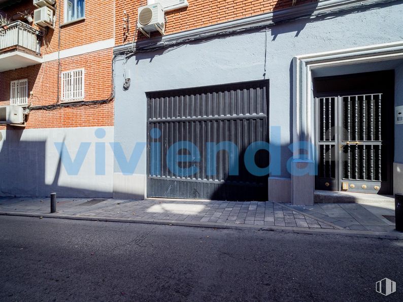 Local en venta en Calle Divino Redentor, Tetuán, Madrid, 28029 con ventana, edificio, barrio, superficie de la carretera, asfalto, fachada, tintes y matices, fuente, arte y carretera alrededor