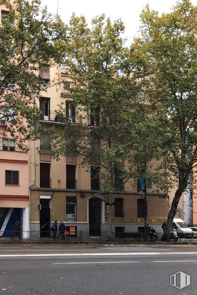 Local en venta en Calle Francisco Silvela, 66, Salamanca, Madrid, 28028 con edificio, coche, ventana, cielo, superficie de la carretera, árbol, rueda, diseño urbano, asfalto y zona residencial alrededor