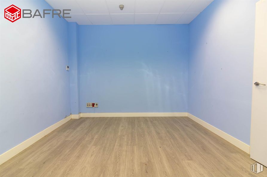 Retail for rent at Calle Villaamil, Tetuán, Madrid, 28039 with flooring, floor, wall, wood, wood flooring, ceiling, interior design, laminate flooring, room and apartment around