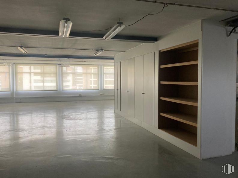 Industrial for rent at Zona Simancas, San Blas - Canillejas, Madrid, 28037 with light fixture, window, fixture, wood, flooring, floor, door, wall, cabinetry and ceiling around