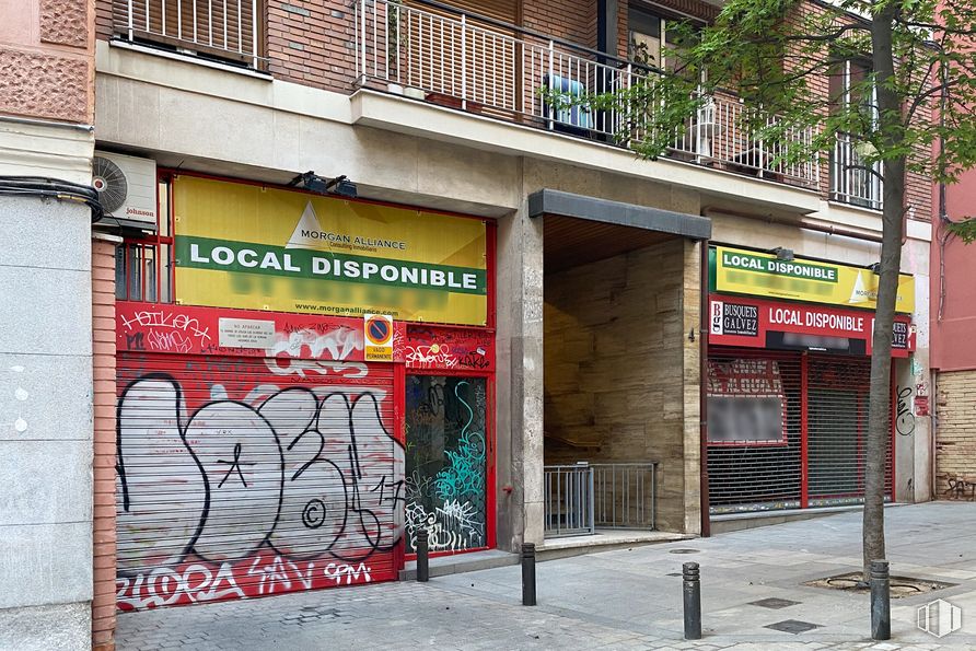 Retail for sale at Calle Espejo, 4, Centro, Madrid, 28013 with building, fixture, tree, window, sidewalk, facade, road, city, tints and shades and house around