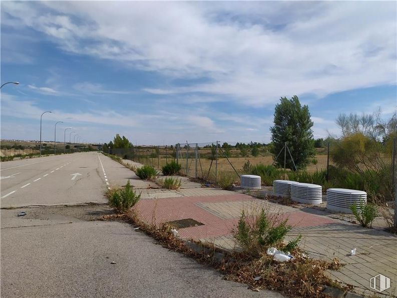 Land for sale at Calle Juan de la Cierva, s/n, Arroyomolinos, Madrid, 28939 with cloud, plant, sky, ecoregion, road surface, natural landscape, land lot, asphalt, tree and grass around